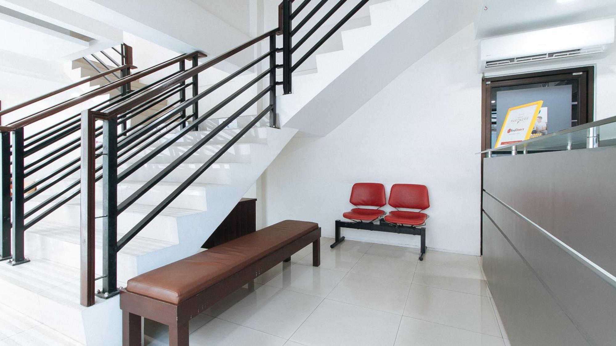Reddoorz Plus At Evangelista Street Makati San Pedro Makati Eksteriør billede